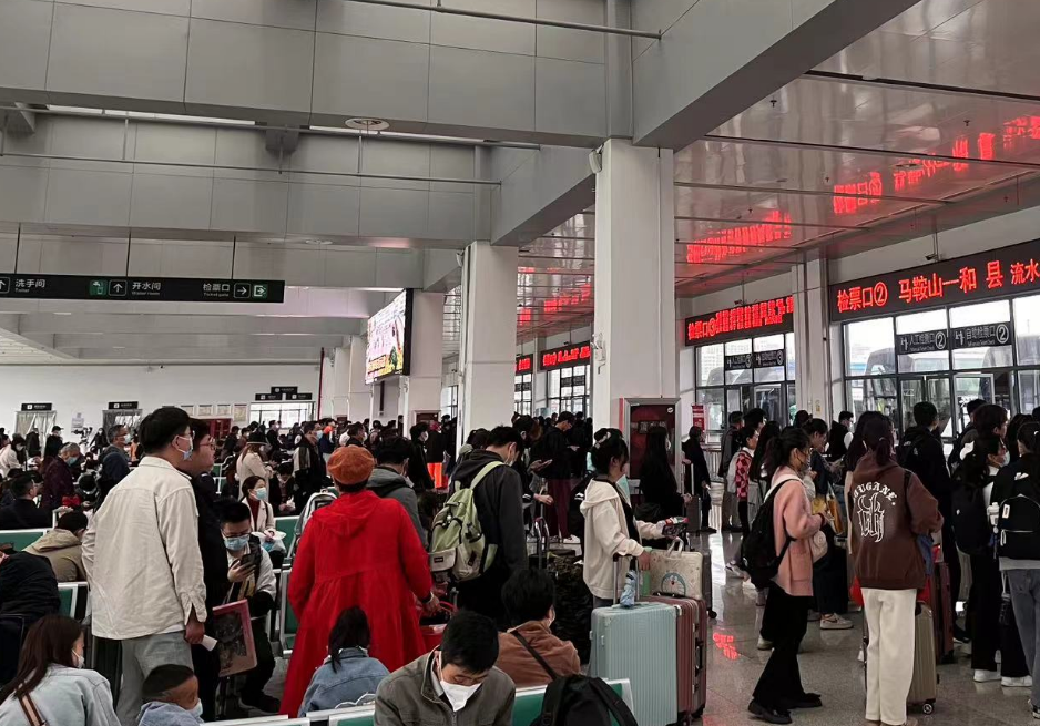 ?馬鞍山長客：“五一”打好“安全牌”、“服務(wù)牌”、“保障牌”