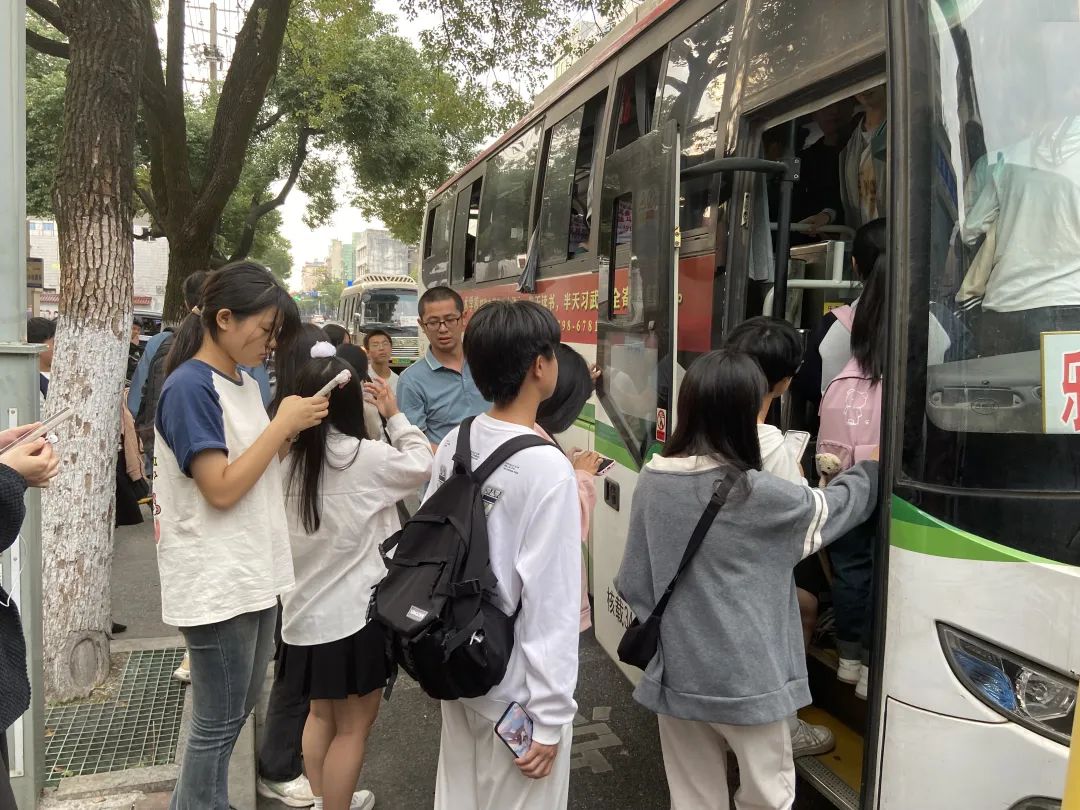 景德鎮(zhèn)長運(yùn)：多點聯(lián)動 做好周末學(xué)生返校運(yùn)輸工作