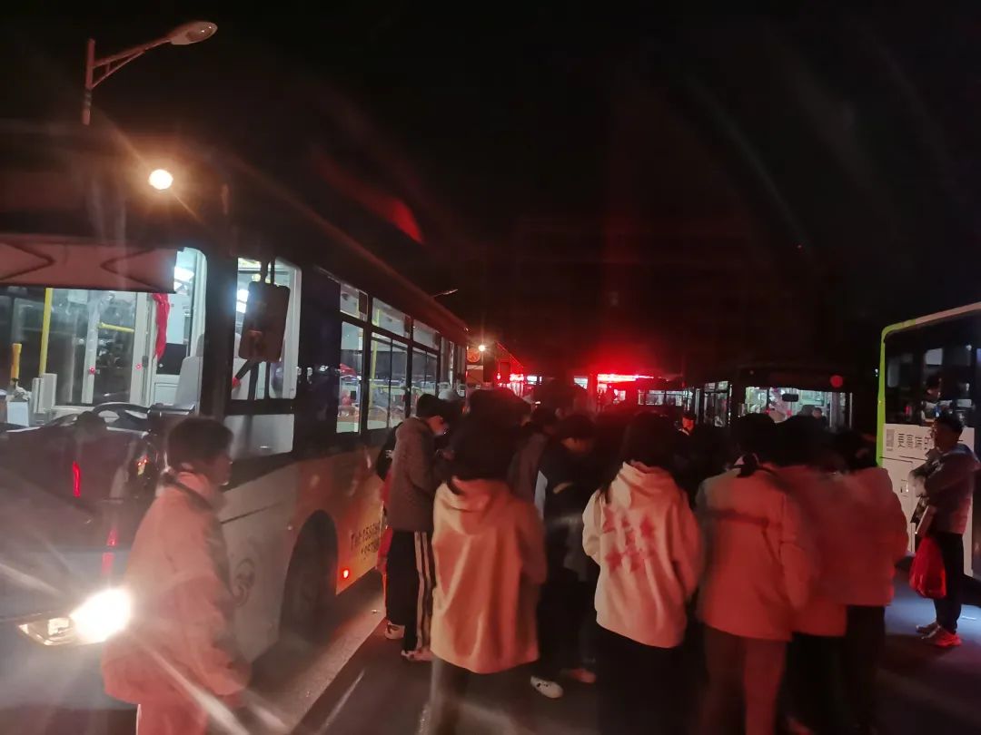 景德鎮(zhèn)長(zhǎng)運(yùn)：樂(lè)平中專學(xué)校直通公交車受歡迎