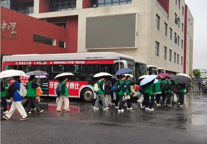 新余公交：“點(diǎn)對(duì)點(diǎn)”保障中考 4000余名考生安全赴考