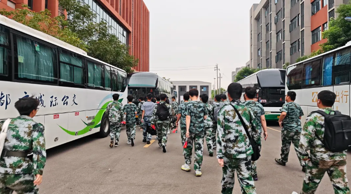 都市城際公交：高效完成華東交通大學(xué)2025級(jí)新生開(kāi)學(xué)典禮運(yùn)輸保障任務(wù)
