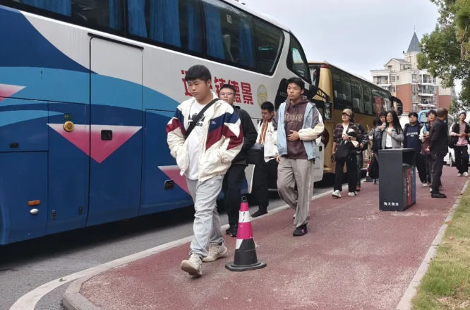 景德鎮(zhèn)長運(yùn)：圓滿完成2025陶大“運(yùn)動會”后勤保障運(yùn)輸