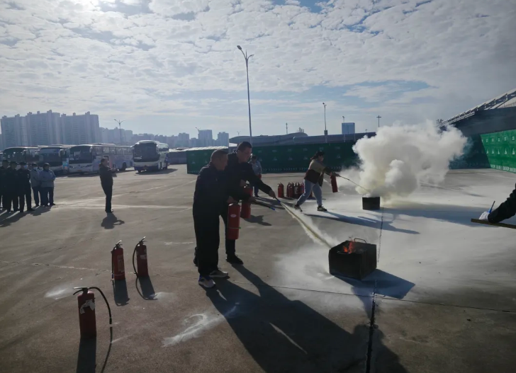 馬鞍山長(zhǎng)客:開展消防與車輛突發(fā)事故應(yīng)急演練