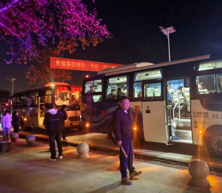 鄱陽長運:四組護航保中考 安全送考暖人心