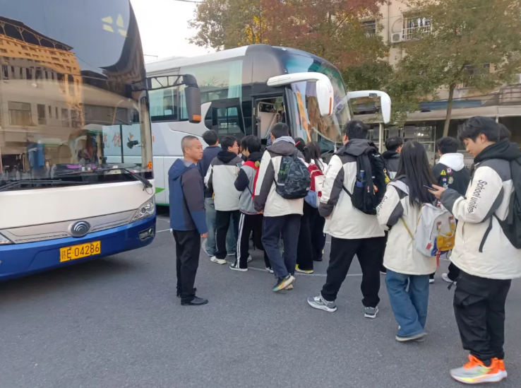 上饒汽運(yùn)：廣豐鎮(zhèn)村公交暖心護(hù)考