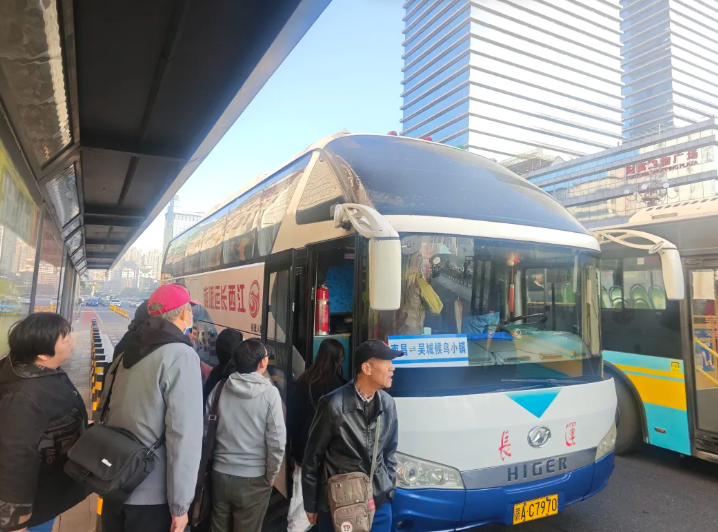 南昌至鄱陽(yáng)湖吳城候鳥(niǎo)小鎮(zhèn)旅游專(zhuān)線客流火爆 運(yùn)營(yíng)安排優(yōu)化升級(jí)