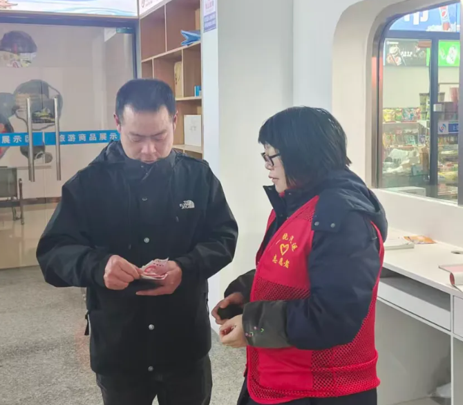 上饒汽運(yùn)：拾金不昧 佳宜班組愛(ài)心舉動(dòng)溫暖旅途