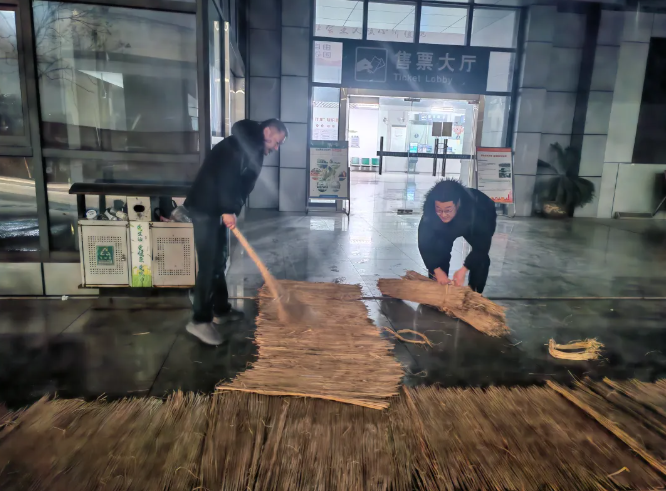 馬鞍山長(zhǎng)客：多舉措應(yīng)對(duì)雨雪冰凍天氣保出行安全