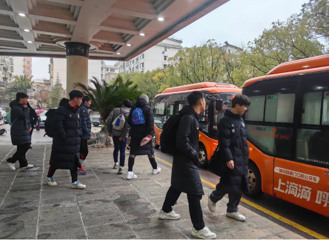 鷹潭公司：網(wǎng)約公交助力贛超隊員高效訓練