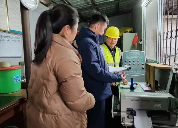 贛州市交通運輸局領(lǐng)導(dǎo)督導(dǎo)于都客運站重大風(fēng)險隱患排查整治工作