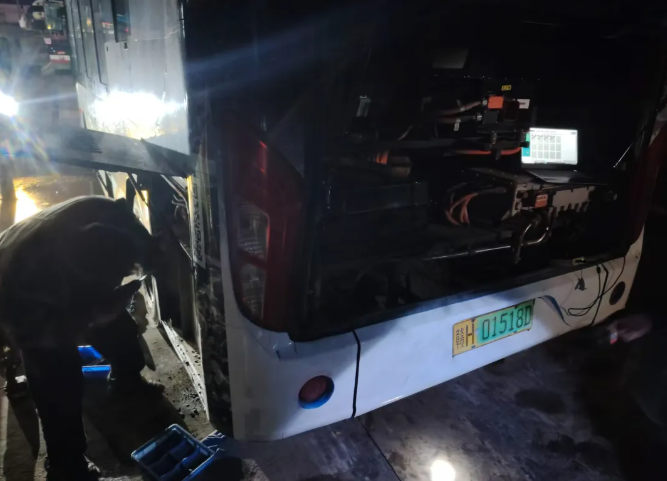 景德鎮(zhèn)長運：樂平長運開展老齡車輛電池專項維保