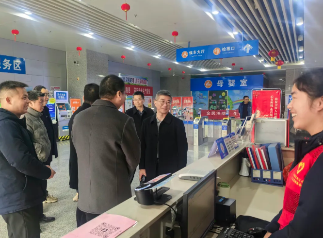 胡勁松督導(dǎo)南昌長途汽車西站春運(yùn)安全生產(chǎn)工作