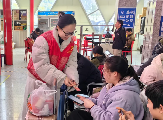 都市城際公交：開展“情暖春運(yùn) 志愿送?！敝黝}志愿服務(wù)活動(dòng)