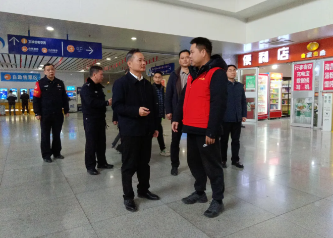 都市城際公交 南昌市青山湖區(qū)領導督導南昌長途汽車站春運工作