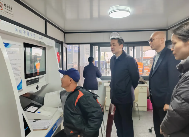吉安公司 吉安市政府領(lǐng)導實地檢查春運保通保暢和安全生產(chǎn)工作