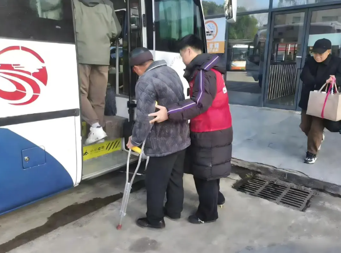 上饒汽運(yùn)：用行動(dòng)守護(hù)團(tuán)圓路