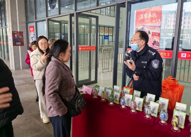 新余市仙來派出所聯(lián)合渝水區(qū)禁毒大隊(duì)開展春運(yùn)禁毒宣傳活動